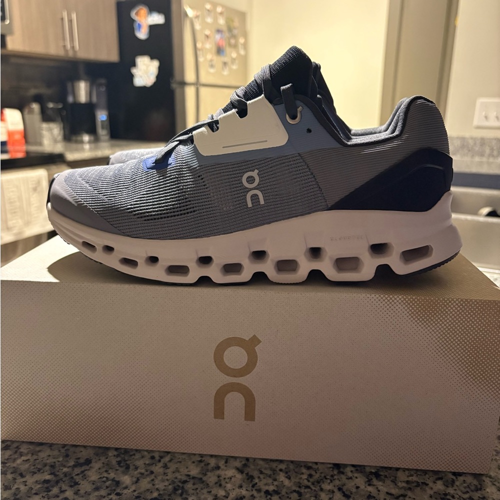 On Running Cloudstratus Men's Shoes - Picture 2 of 3